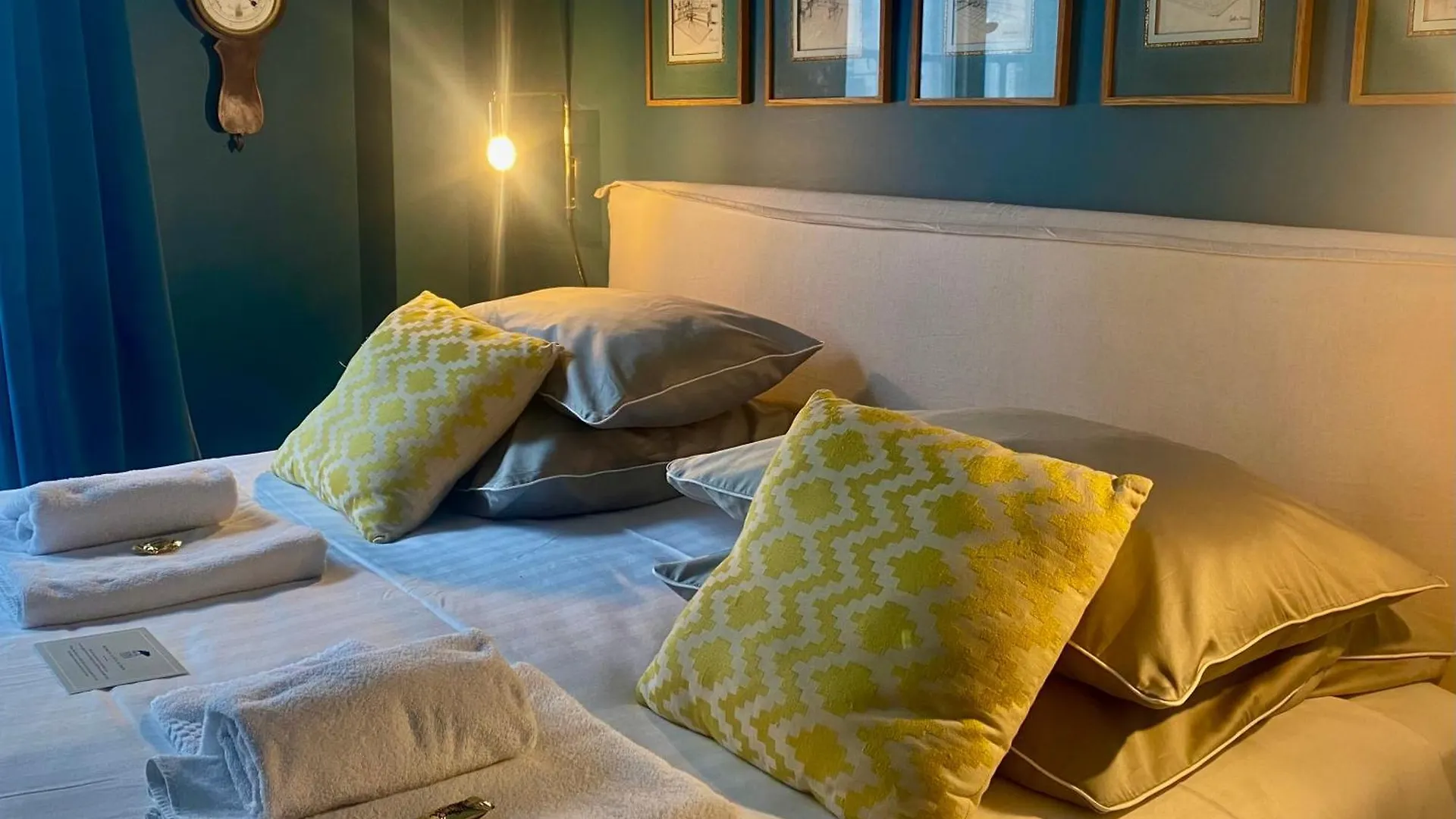 Du Square, Luxury 2*