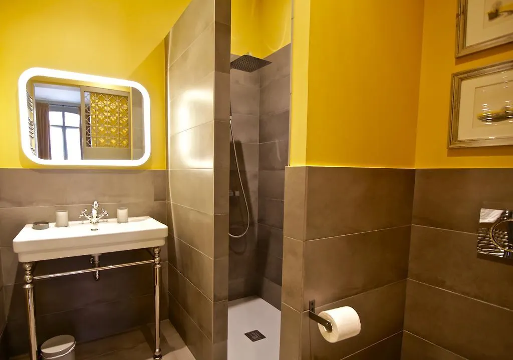 Du Square, Luxury 2* Parijs